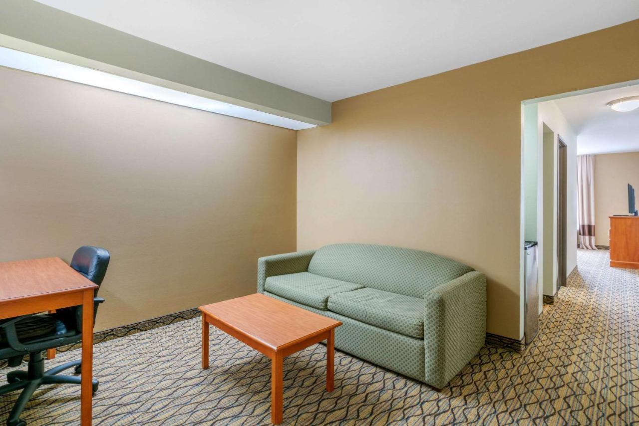 Quality Inn & Suites Jefferson City Exterior foto