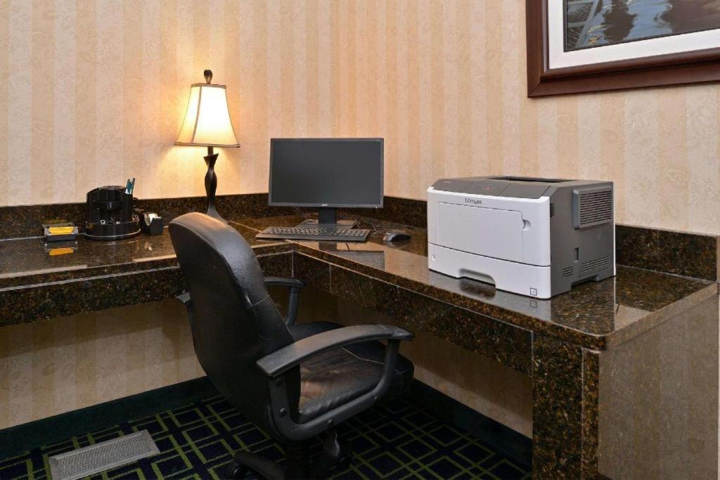 Quality Inn & Suites Jefferson City Exterior foto