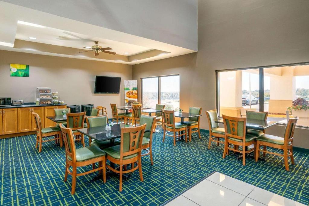 Quality Inn & Suites Jefferson City Exterior foto