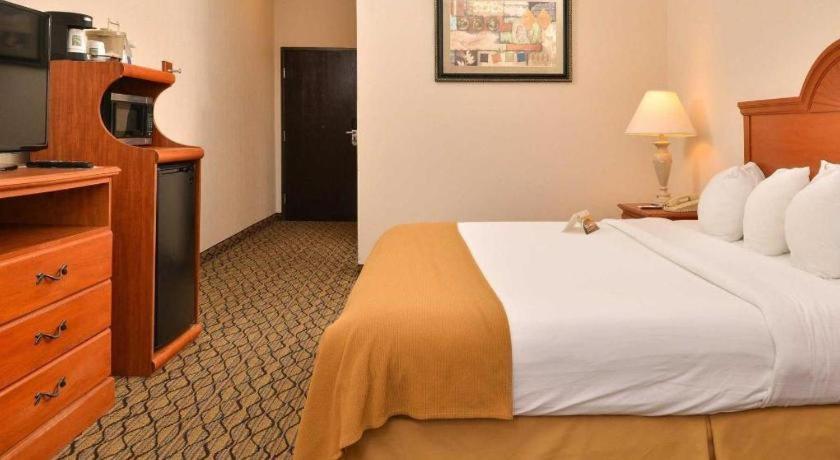 Quality Inn & Suites Jefferson City Exterior foto