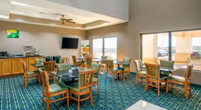 Quality Inn & Suites Jefferson City Exterior foto