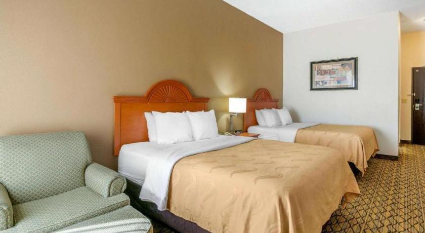 Quality Inn & Suites Jefferson City Exterior foto